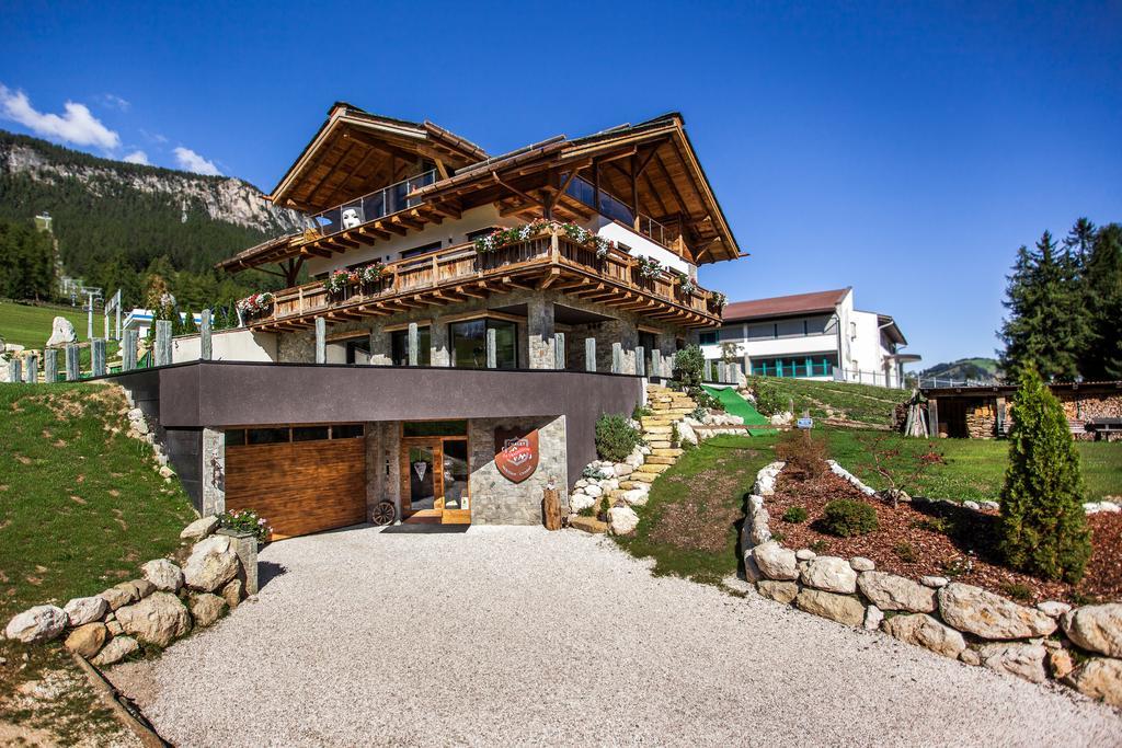 Chalet Stefan - Apartments La Villa  Exterior photo