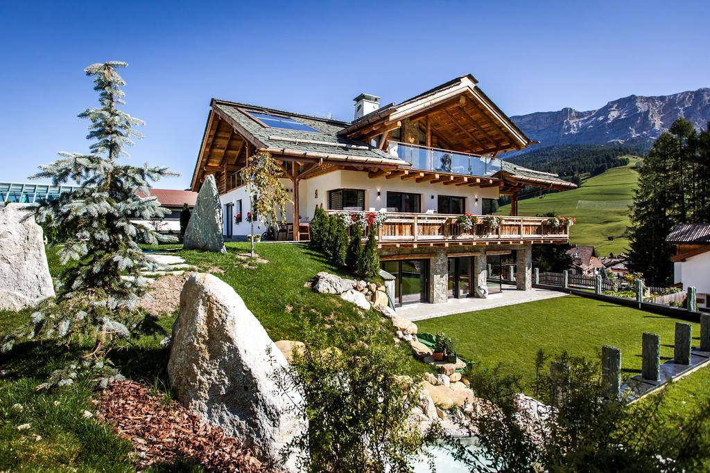 Chalet Stefan - Apartments La Villa  Exterior photo