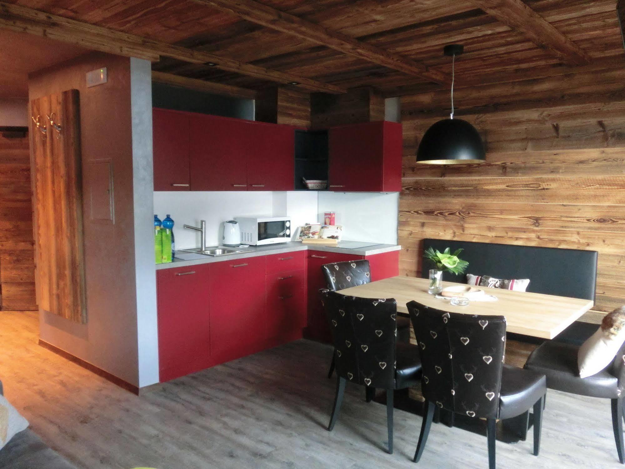 Chalet Stefan - Apartments La Villa  Exterior photo